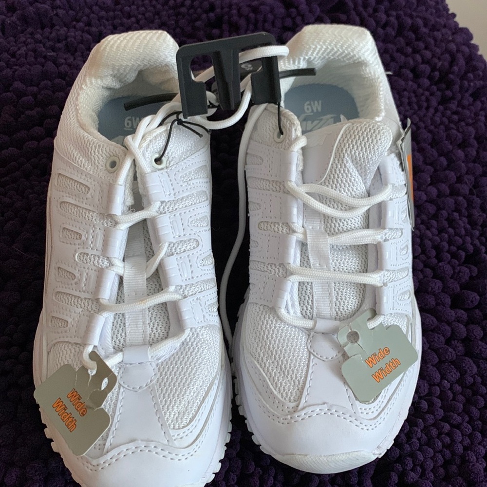Avía women Sneakers